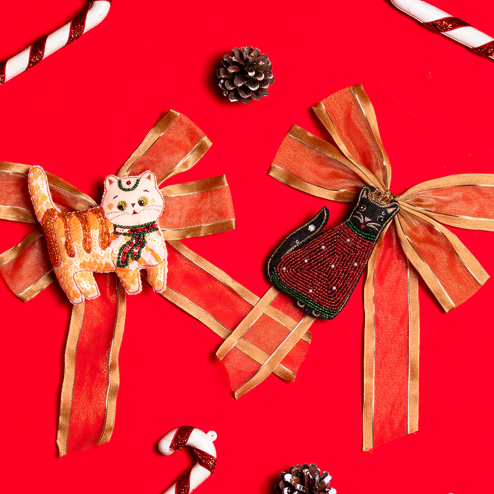 Furry Tales Billo Under the Mistletoe Cat Handcrafted Charm - Image 2