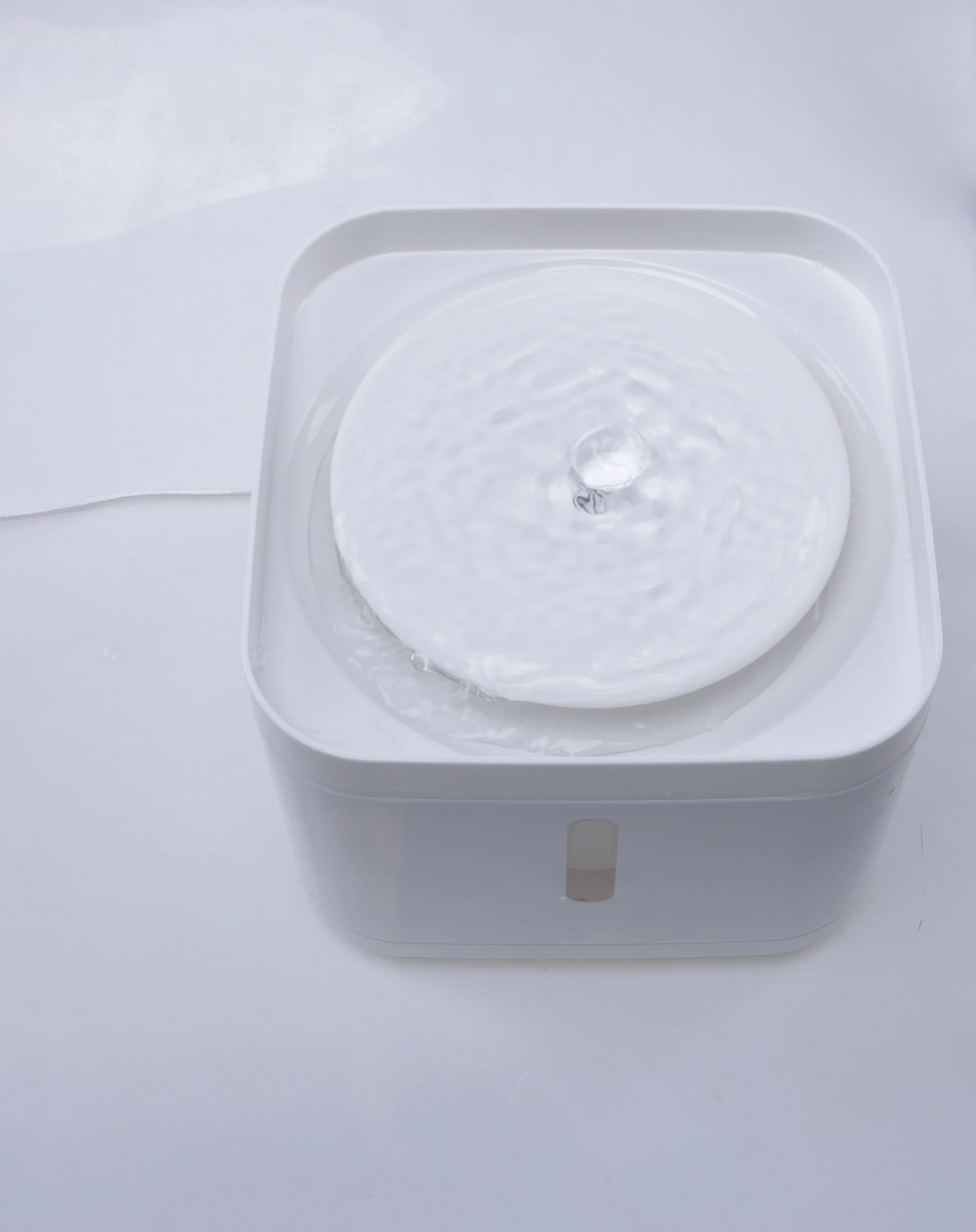 M Pets Volga Drinking Fountain for Dogs (White) - Image 2