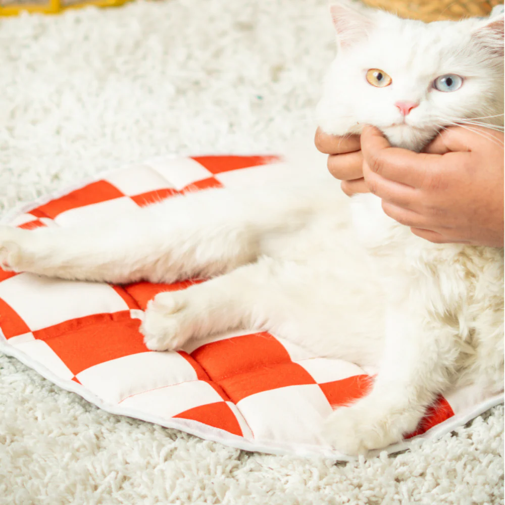 Pet Set Go Cozy Checks Mat for Cats (Red) - Image 4