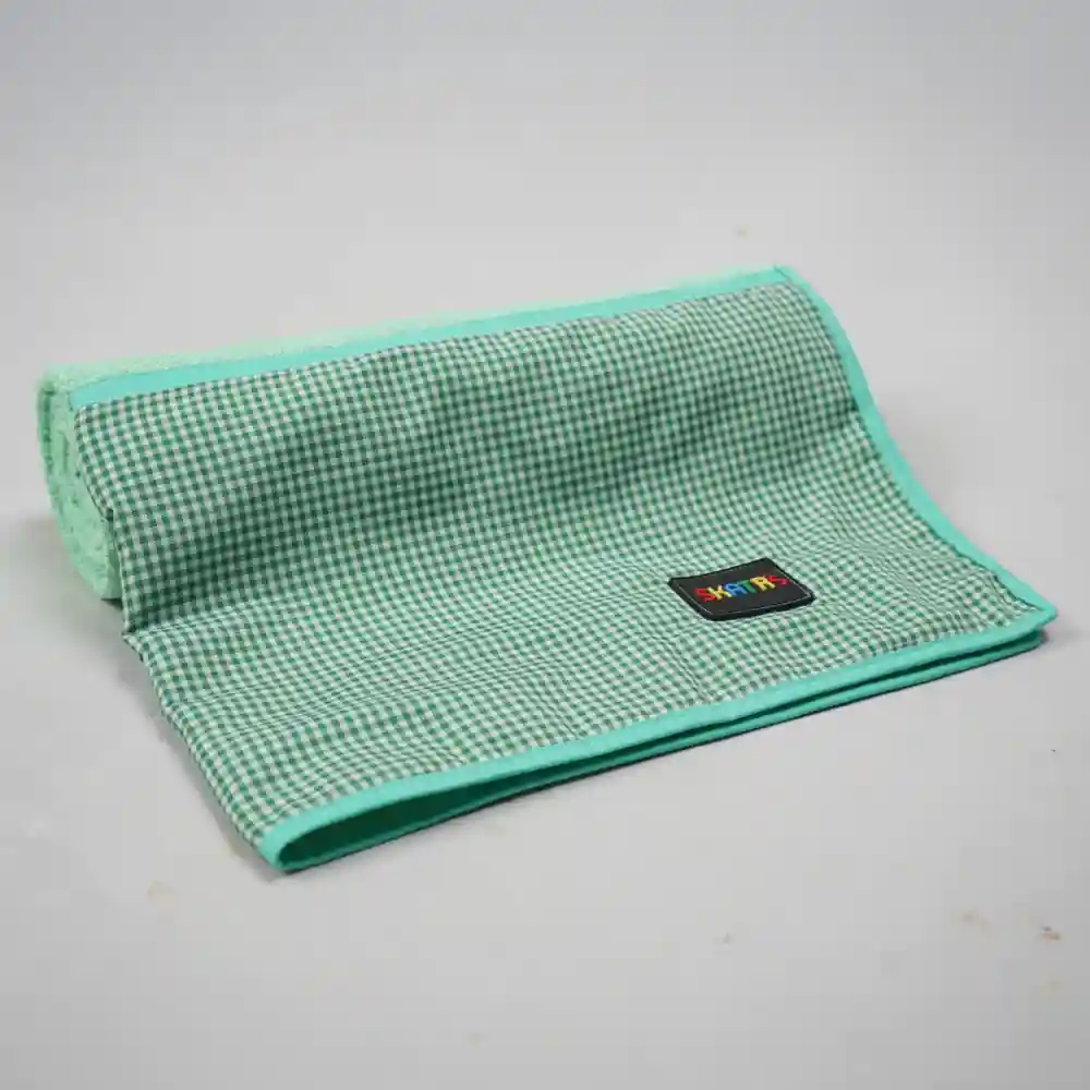 Skatrs Cuddle Microfiber Towel for Dogs and Cats (Green) - Image 3
