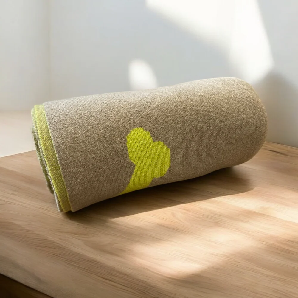Talking Dog Club Bone Print Viscose Blanket For Dogs (Ivory and Green) - Image 4