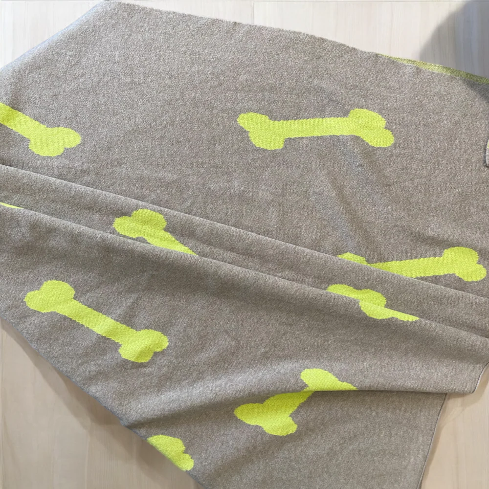 Talking Dog Club Bone Print Viscose Blanket For Dogs (Ivory and Green) - Image 6