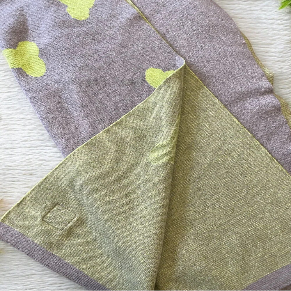 Talking Dog Club Bone Print Viscose Blanket For Dogs (Ivory and Green) - Image 7