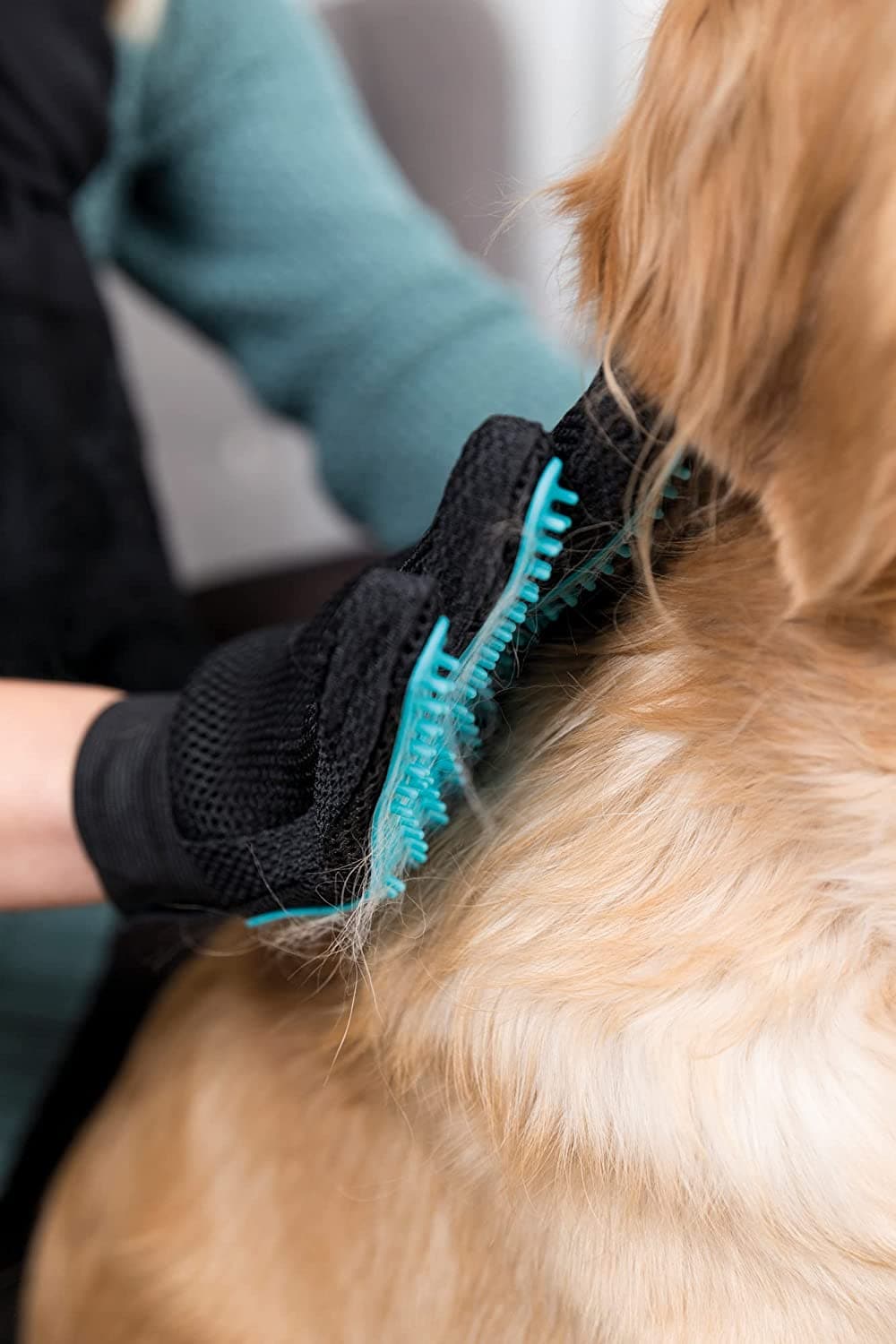 Trixie Fur Care Massage and Shine Gloves for Dogs and Cats (16x24cm) - Image 3