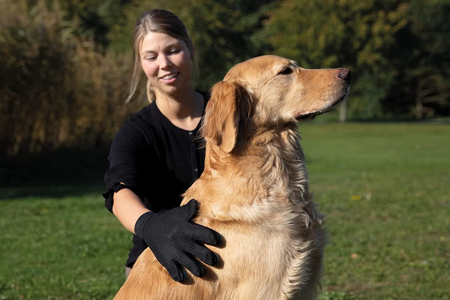 Trixie Fur Care Massage and Shine Gloves for Dogs and Cats (16x24cm) - Image 4