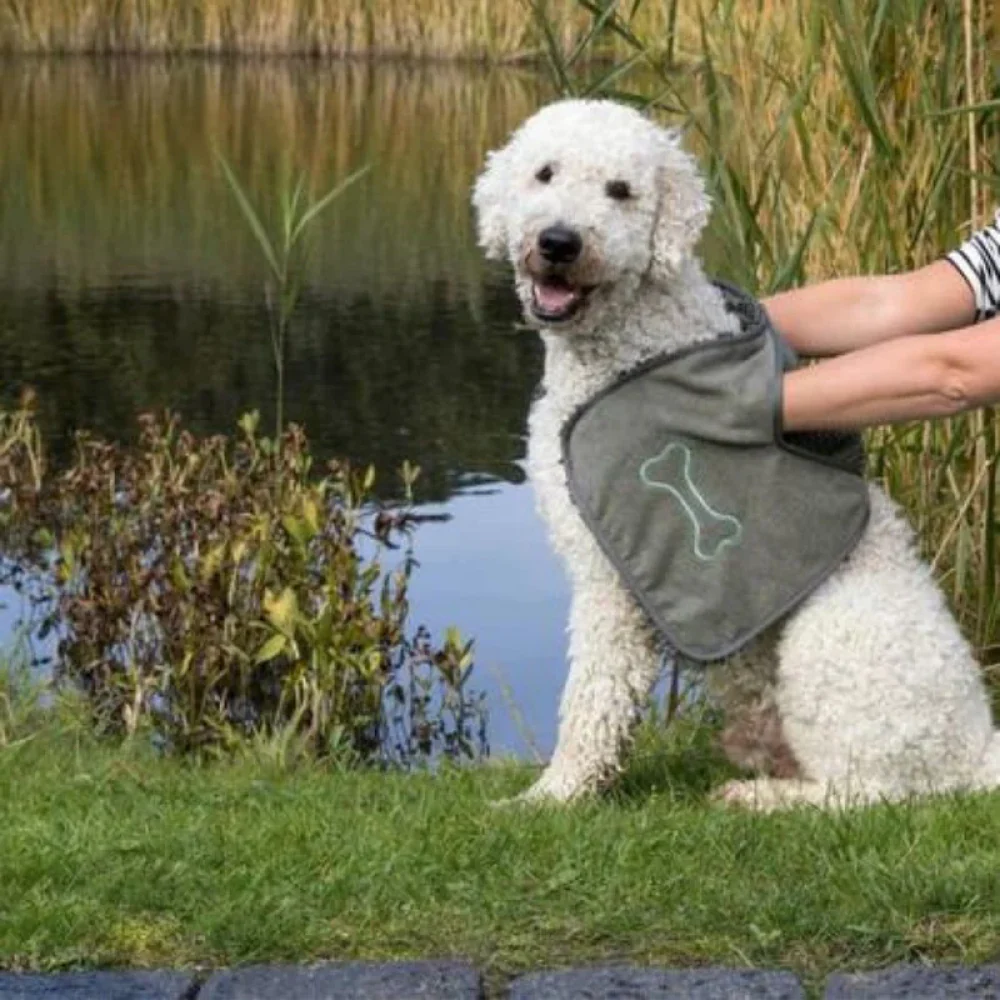 Trixie Towel with Mitt Pockets Microfibre for Dogs and Cats (Grey) - Image 7